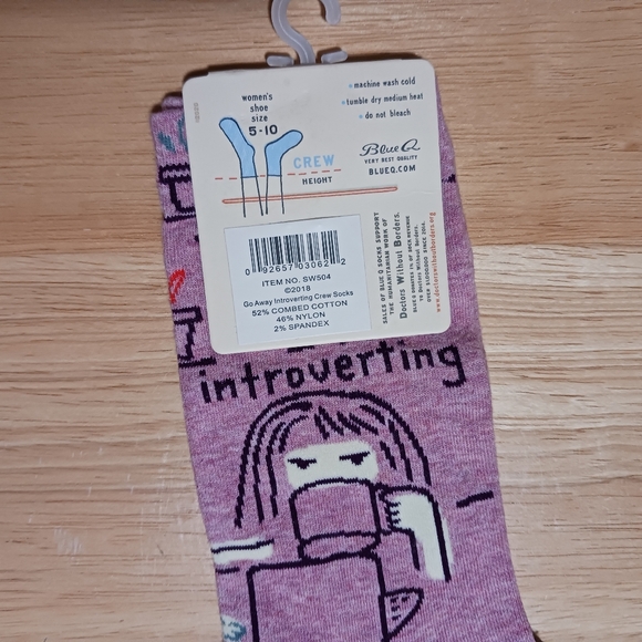 Blue Q Socks Go Away I'm Introverting Women's Crew Neck Shoe Size 5 - 10 - Picture 5 of 6